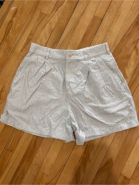 Uniqlo White and Gray Pinstripe High-Waist Women’s Shorts
